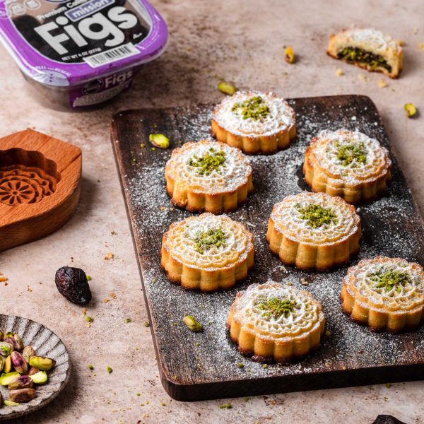 معمول تمور بنكهات مختلفة للعيد
